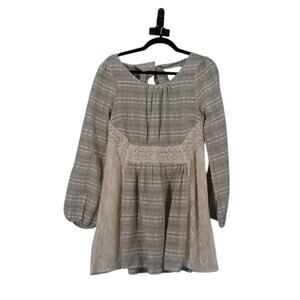 Ryu Size Medium Gray Lace Dress